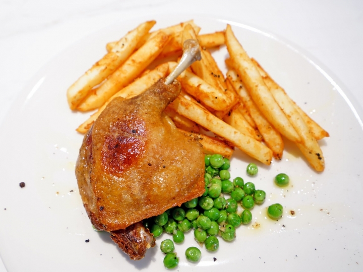 [食記] À Demain Cafe 明天見咖啡。法國藍帶主廚新鮮現做的早午餐、披薩、漢堡、輕食。超人氣咖啡店推薦!(近捷運昆陽站)