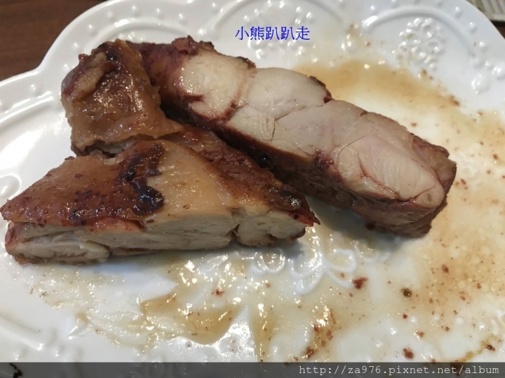 【美食推薦】輕輕鬆鬆煎出濃郁的【紅麴豆乳雞腿排】，光聞到就餓了~