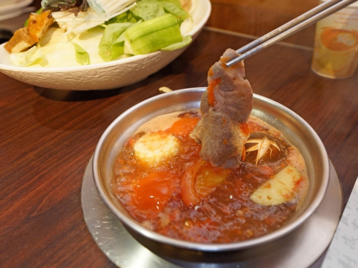 [食記] 天鍋宴。新鮮高檔海鮮食材、天母聚餐首選。秋天吃蟹大推--黃金蟹雙人鍋(近芝山站)