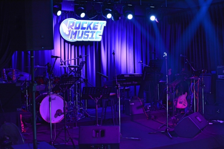[台北光華商場三創]Rocket Music 音樂火箭餐廳 -- 現場演唱調酒餐廳 （近忠孝新生捷運站）