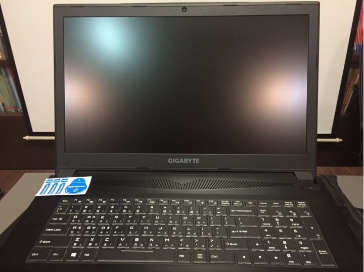 GIGABYTE Sabre 17 GB一次買七台
