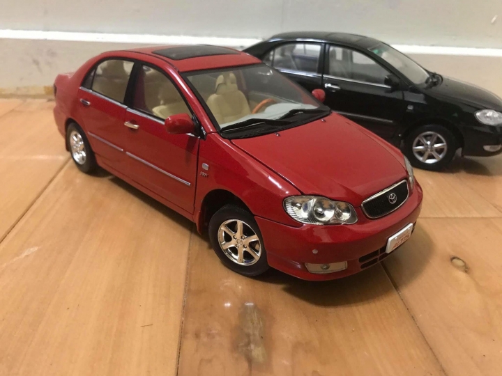 模型車：TOYOTA 豐田 ALTIS 1/18 （ 三色集合 ：紅、黑、金）
