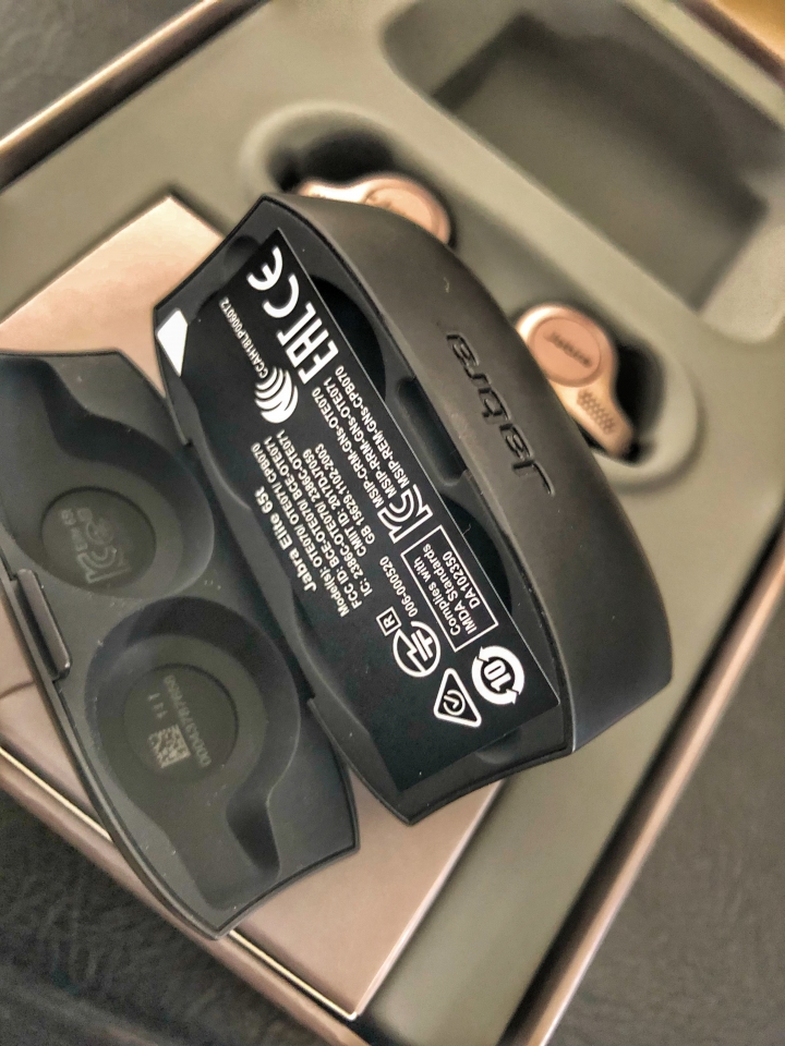 給自己辛苦一年的小禮物 JABRA Elite 65T 開箱