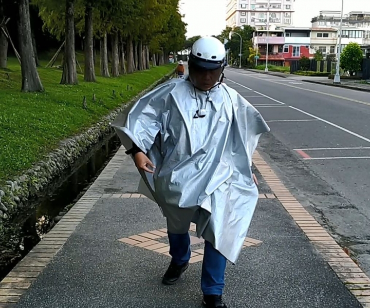 外出騎摩托車防雨防曬神器【防雨防曬保溫隔熱披風雨披雨衣】