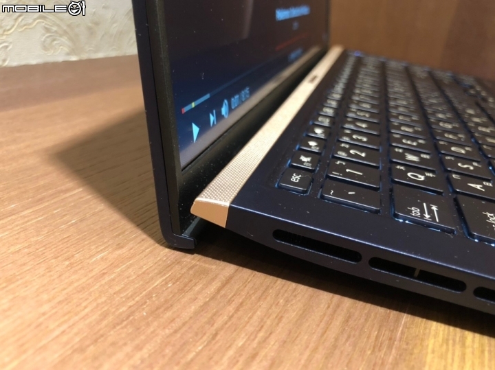 ASUS ZenBook 15 UX533FD皇家藍   15吋也能很輕薄