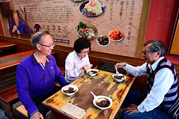 Z6開箱，拍美食，報導高雄模型藝術祭在SOGO。