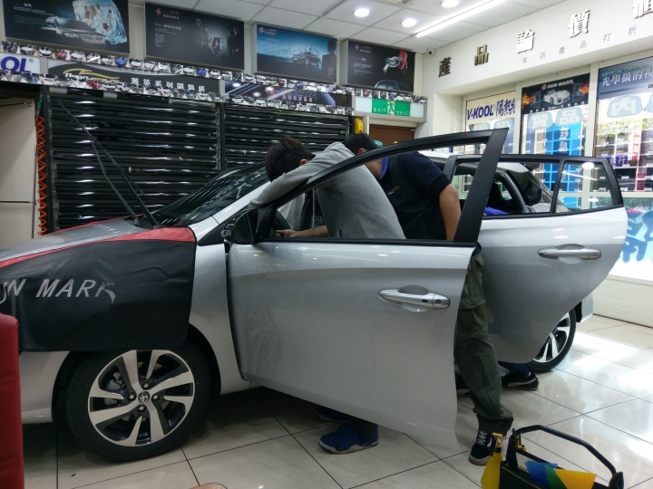 真開箱文   18 Yaris S 銀鴨 購車心得記