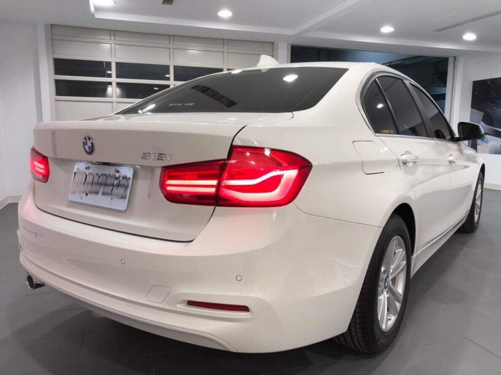 BMW318i白金版開箱與心路歷程，文長歡迎亂入（推薦新竹中鎂業務阿傑）