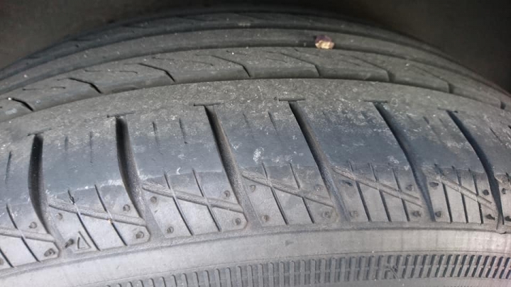 請教輪胎胎紋是怎回事呀??