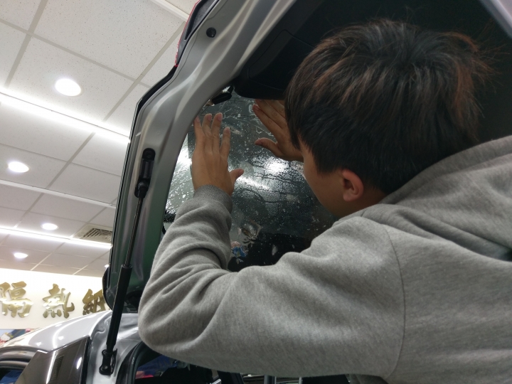 真開箱文   18 Yaris S 銀鴨 購車心得記