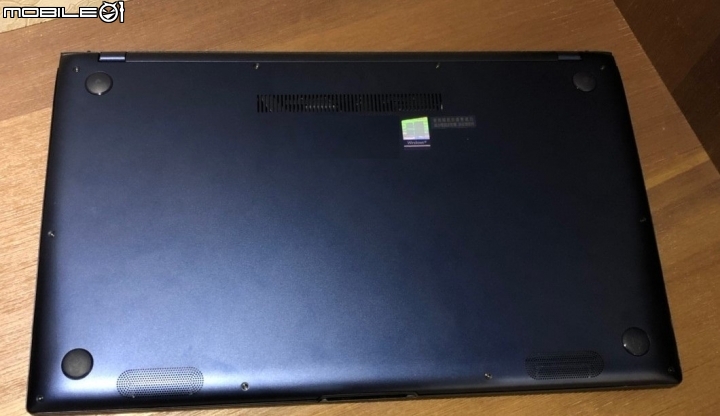 ASUS ZenBook 15 UX533FD皇家藍   15吋也能很輕薄
