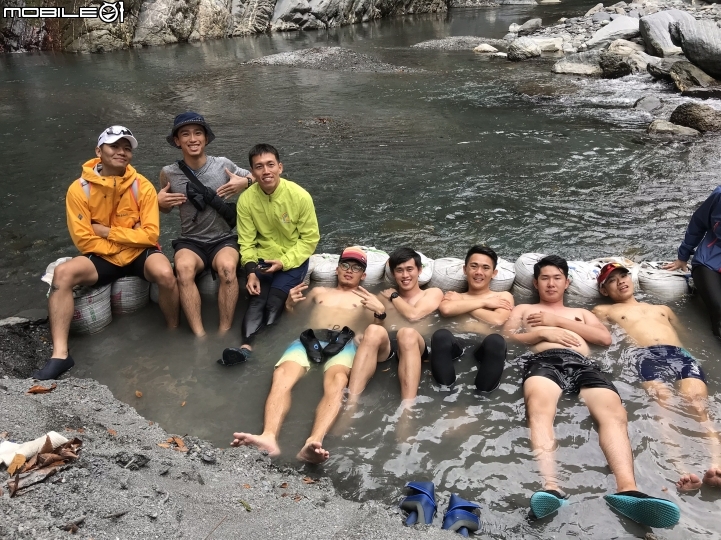 【野生天體營】2018 - 塔羅灣溪野溪露宿。溯溪野營溫泉耶誕營火趴一次滿足