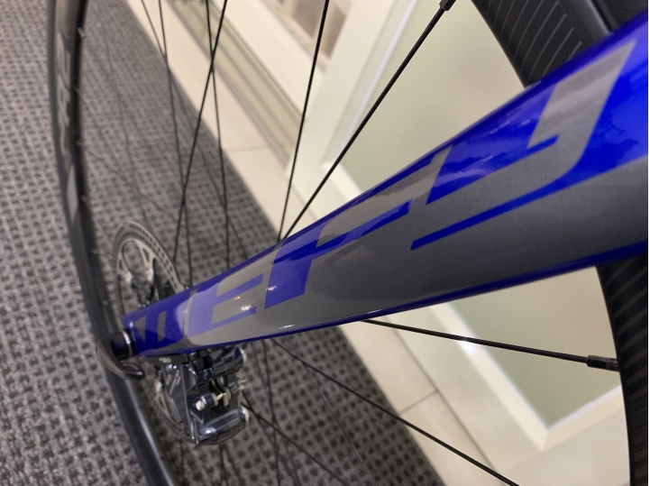 GIANT DEFY 金屬藍簡單開箱