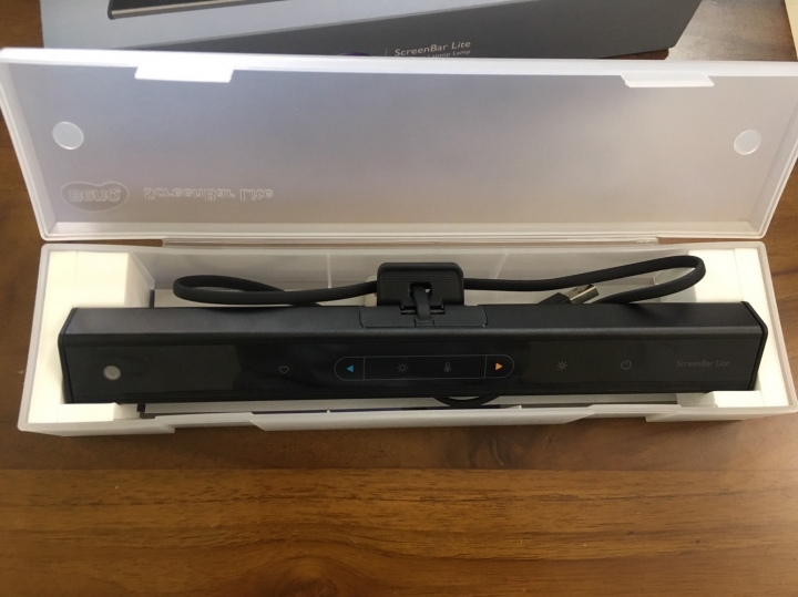 眼睛的守護者～BenQ ScreenBar Lite智能筆電燈！！