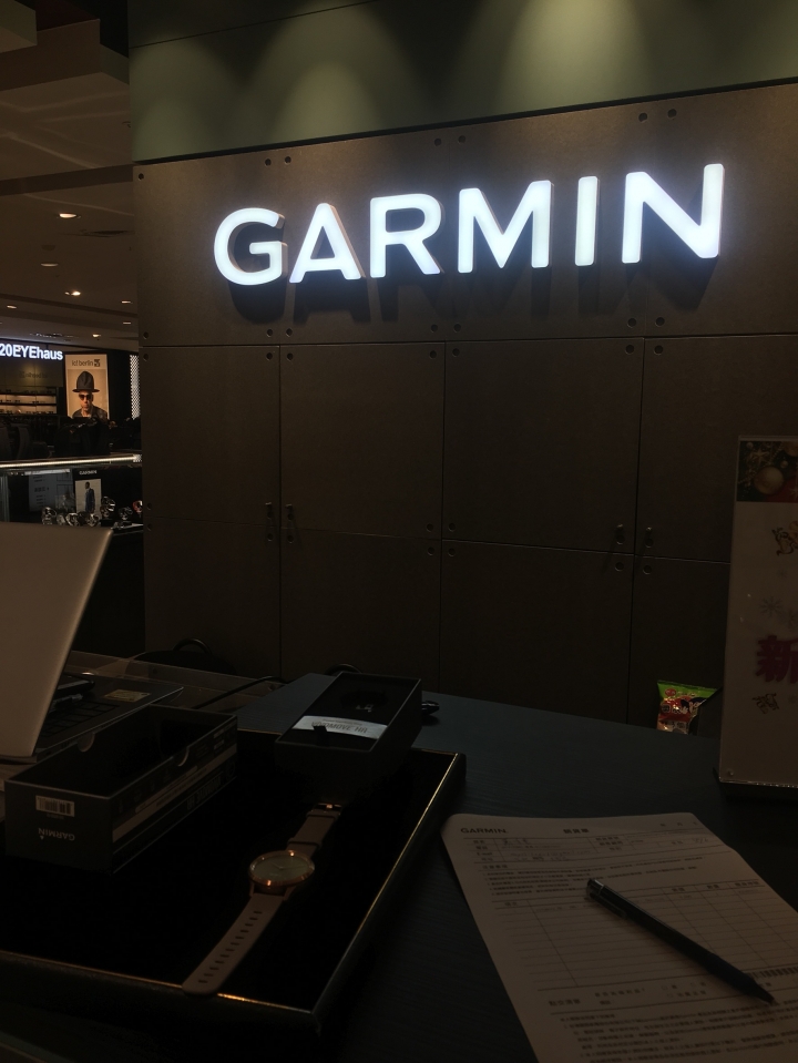 【開箱】Garmin vivomove HR 外型設計美到不像運動用的智慧錶 ∣ 運動咖首選 ∣ Apple Watch 再見!