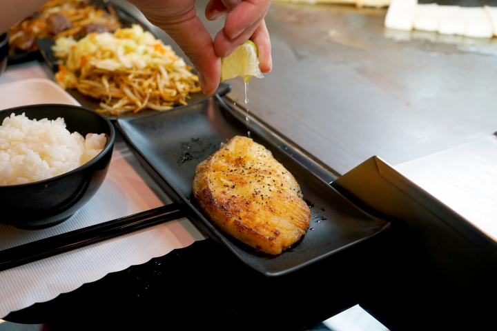 【台南鐵板燒】【永康區】食尚鐵板燒｜消費滿500送百元折價卷｜極品饗宴海陸雙人套餐｜飯湯冰品無限供應｜鐵板快炒道道都下飯