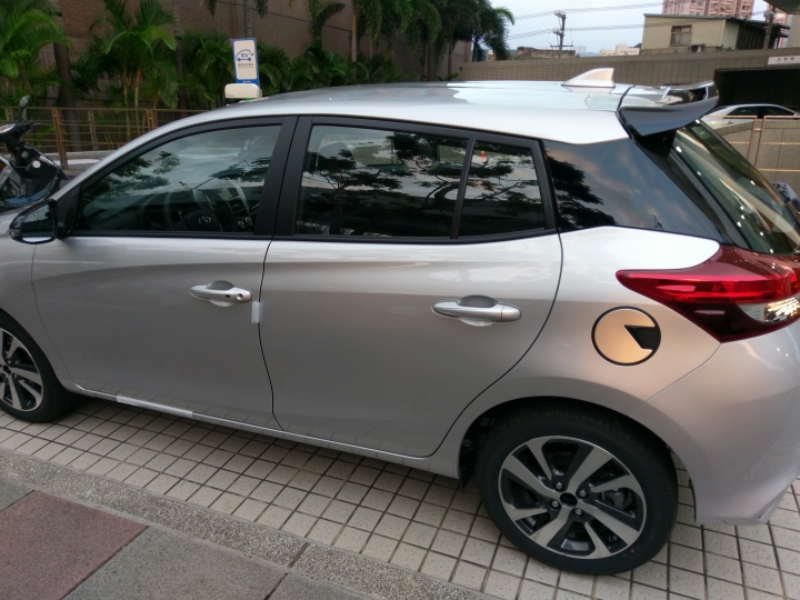 真開箱文   18 Yaris S 銀鴨 購車心得記