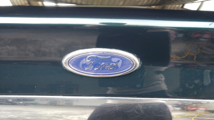 Ford Tierra1.8 Ghia 關箱文