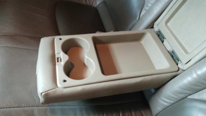 Ford Tierra1.8 Ghia 關箱文