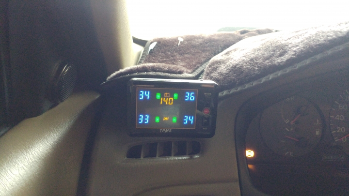 Ford Tierra1.8 Ghia 關箱文