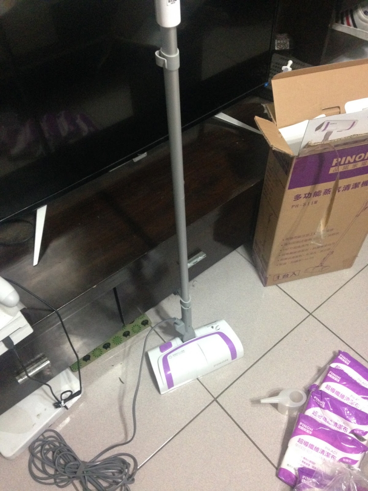 [開箱] 很輕的品諾蒸汽清潔機(基本款蒸汽拖把)