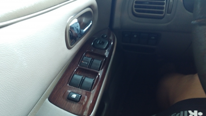 Ford Tierra1.8 Ghia 關箱文