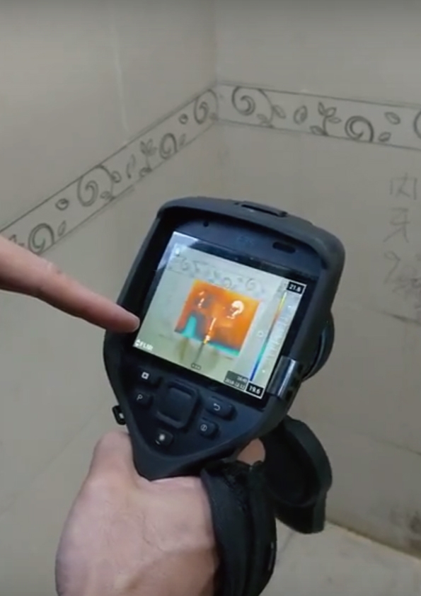 求教-與隔壁浴室漏水共壁我方壁癌