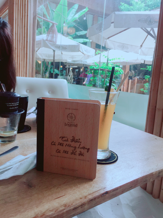 【越南遊記】短短一條街卻超殺底片的書街,IG上大洗版的白沙咖啡廳