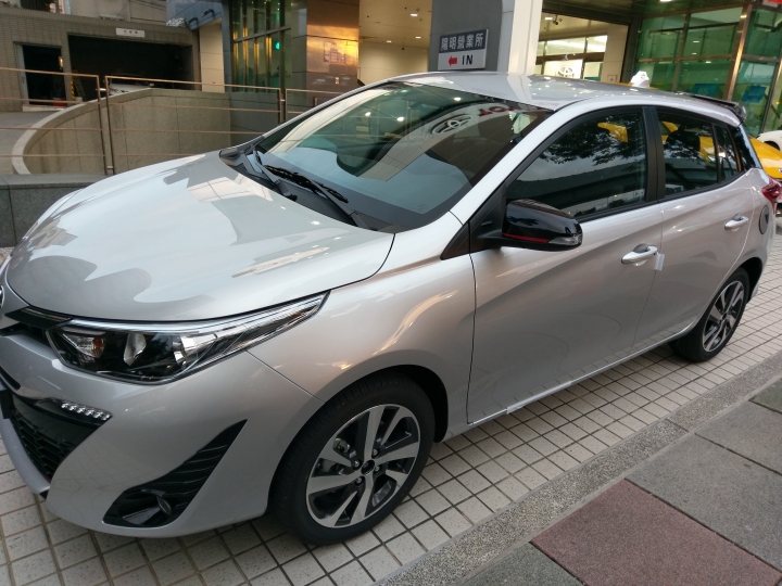 真開箱文   18 Yaris S 銀鴨 購車心得記