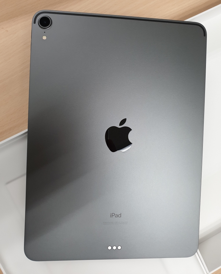iPad Pro 11吋太空灰開箱加快充測試