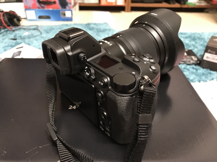 看了很多相機 還是選了 NIKON Z6 這台