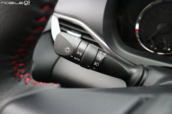 點我看大圖 開箱 TOYOTA all new YARIS S !!(超多圖)