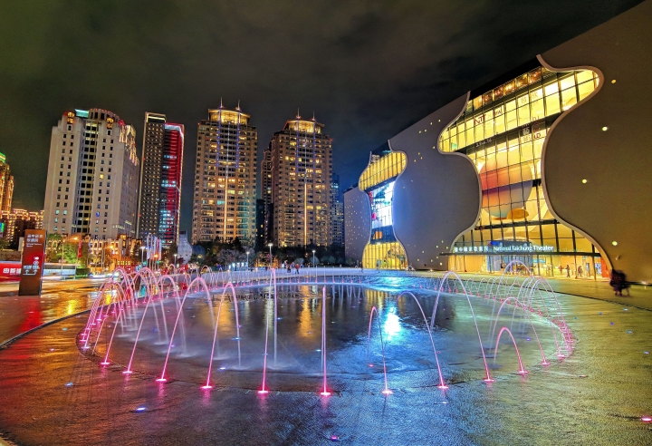 LG V40 實拍台中國家戲院  據說下個月底農曆年前 V40 台灣會開賣