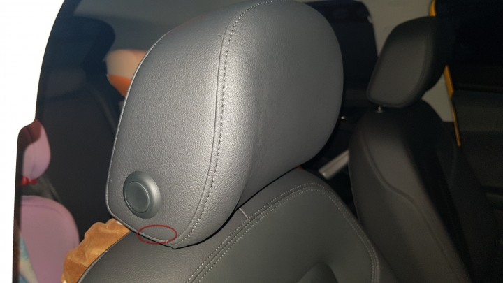 請問audi q2 前座頭枕怎麼拆？