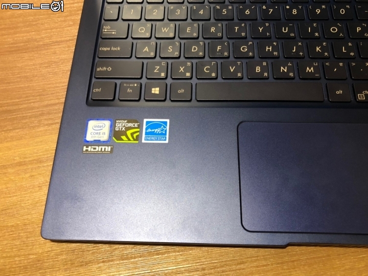 ASUS ZenBook 15 UX533FD皇家藍   15吋也能很輕薄