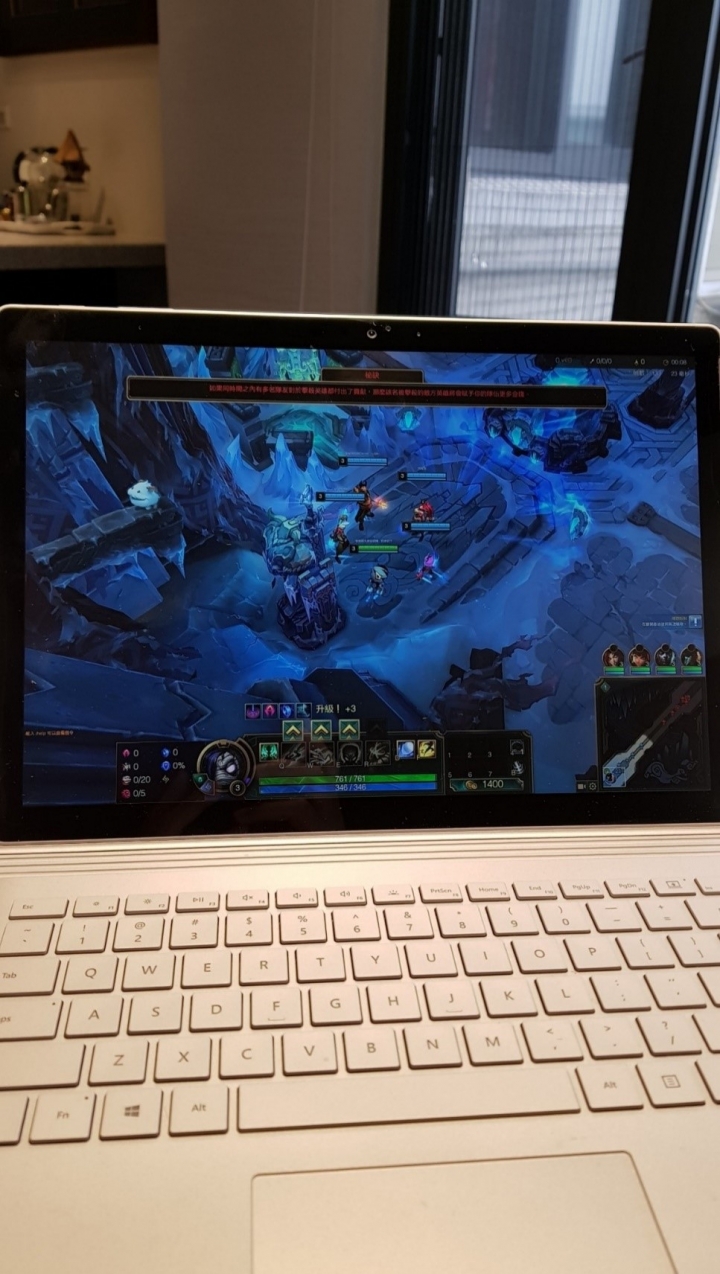 設計師的生財工具 - Surface Book 2