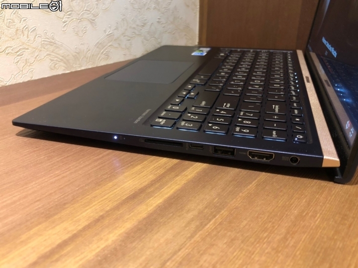 ASUS ZenBook 15 UX533FD皇家藍   15吋也能很輕薄