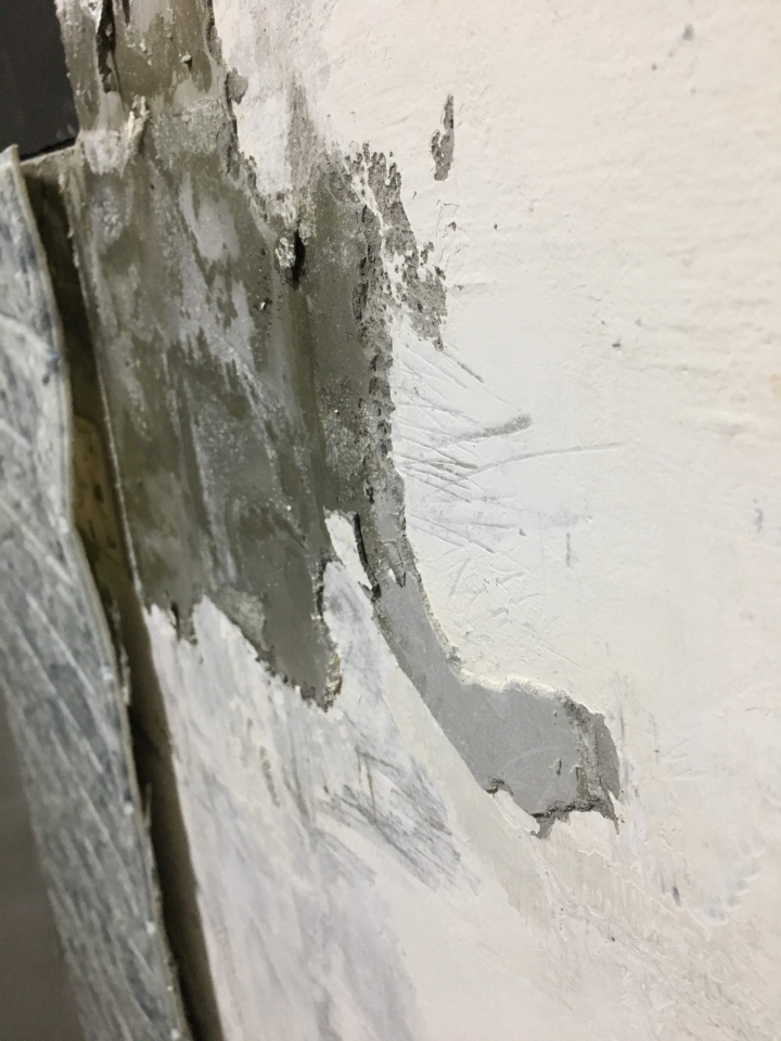 老屋外牆漏水濕氣求救
