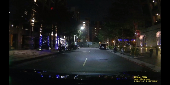 請問大燈更換LED燈泡