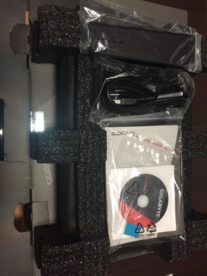 GIGABYTE Sabre 17 GB一次買七台