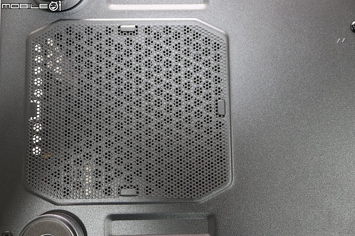 [開箱] Antec P5 低調靜音MicroATX裝機系小機殼