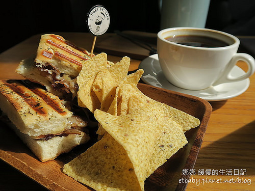 【食記】高雄鼓山|隱密舒適的小店 • 巴西莓果碗~堤貝街咖啡 Tibet St. Coffee