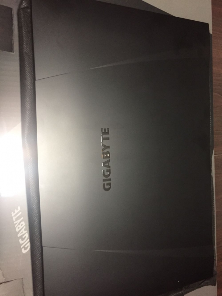 GIGABYTE Sabre 17 GB一次買七台