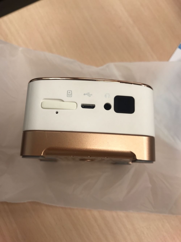 ［開箱］KONKA 康佳K1 無線微型投影機