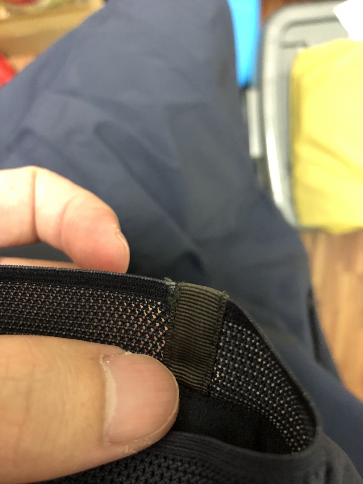 剛買的外套這樣算有瑕疵嗎？