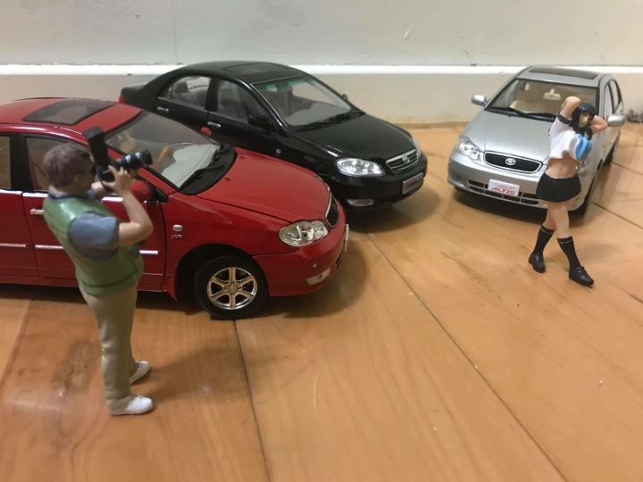模型車：TOYOTA 豐田 ALTIS 1/18 （ 三色集合 ：紅、黑、金）