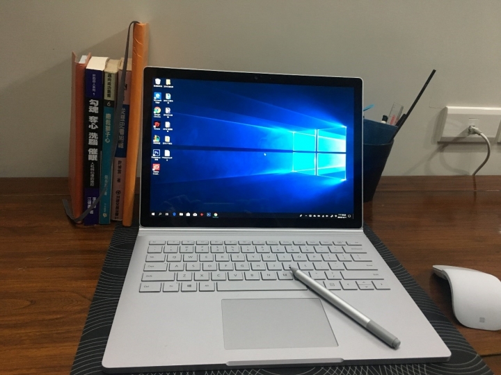 設計師的生財工具 - Surface Book 2