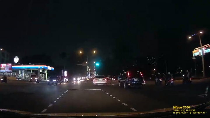 占用轉彎車道 卻不舉發