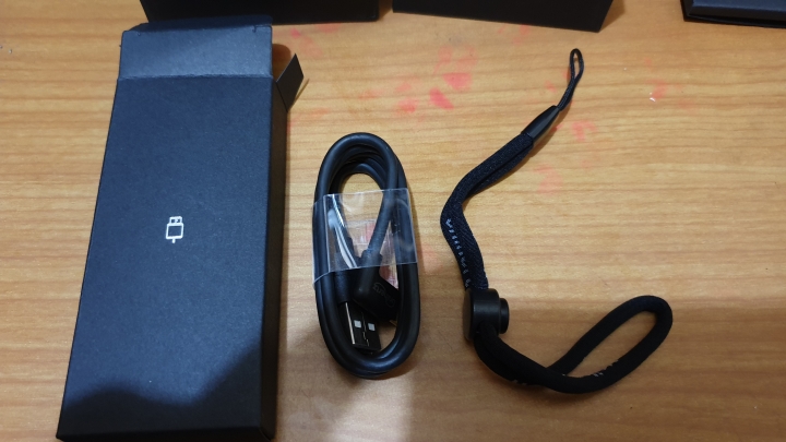 [開箱][圖多] Unihertz ATOM 簡單開箱＆使用心得