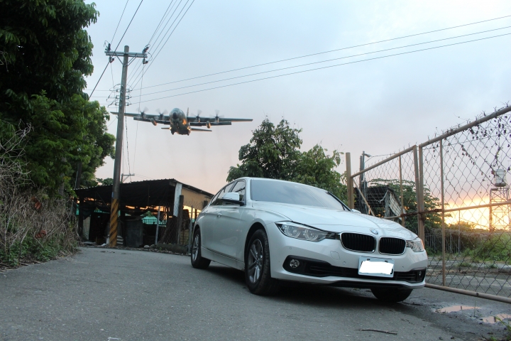 開箱~BMW 318i